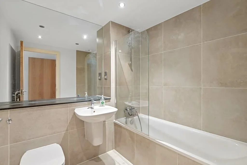 Flat Lansdowne Road in Greater London