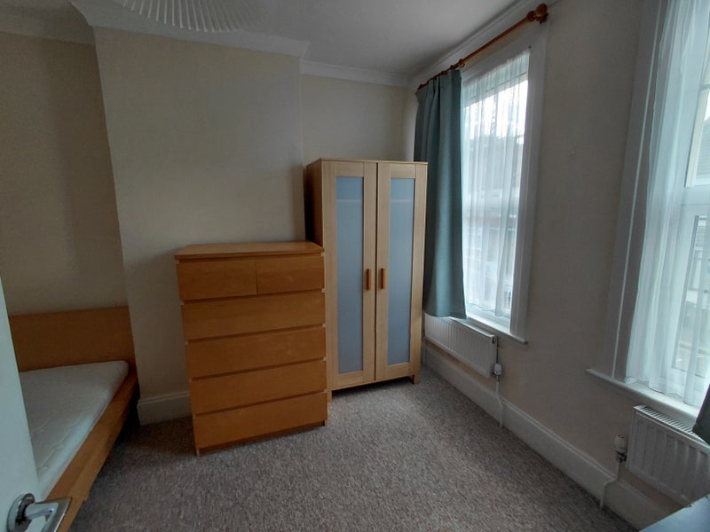 Room Sunnydene Road in Greater London