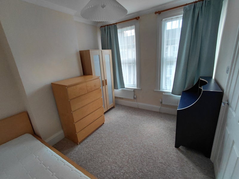 Room Sunnydene Road in Greater London