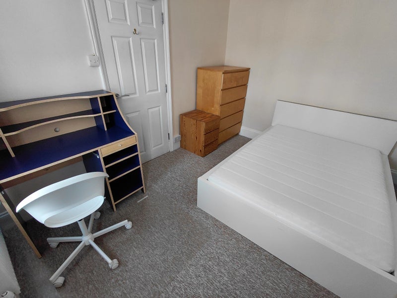 Room Sunnydene Road in Greater London