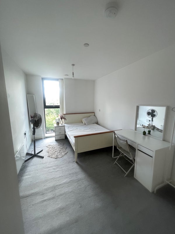 Room Princess Road in Manchester