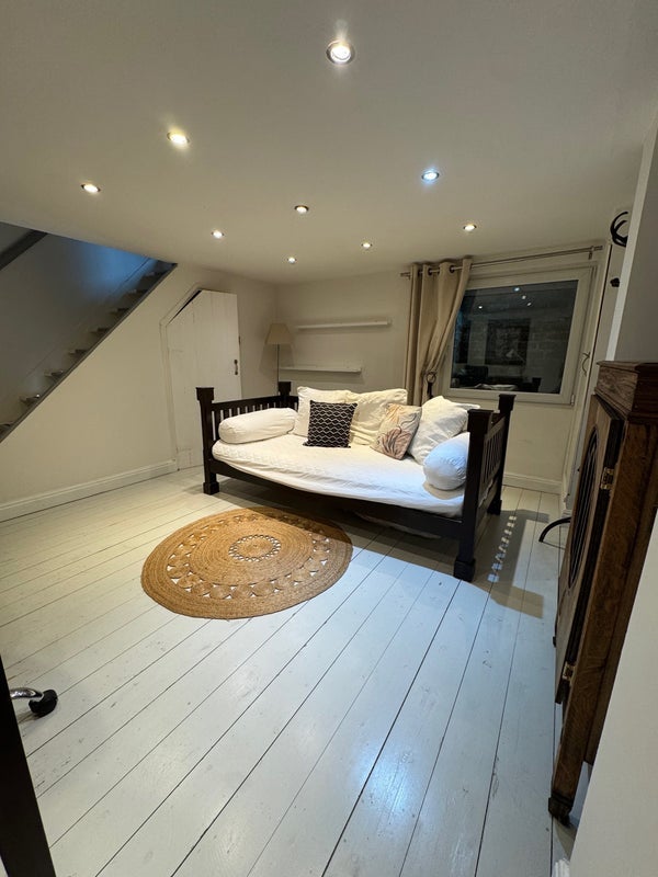 Room Ryecroft Road in Trafford