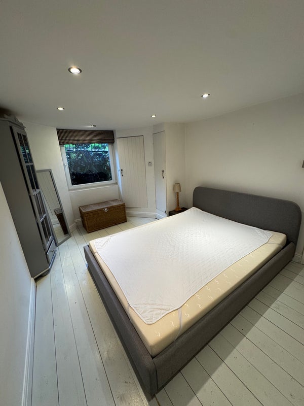 Room Ryecroft Road in Trafford