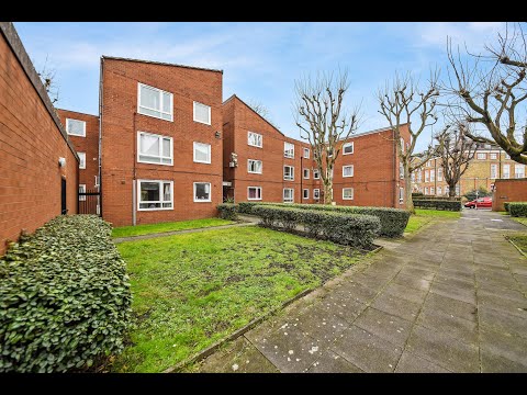 Flat Dickens Street in Greater London
