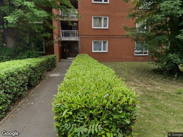 Flat Dickens Street in Greater London