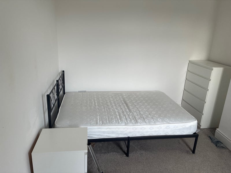 Room Llanishen Street in Cardiff