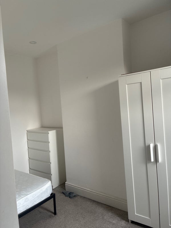 Room Llanishen Street in Cardiff