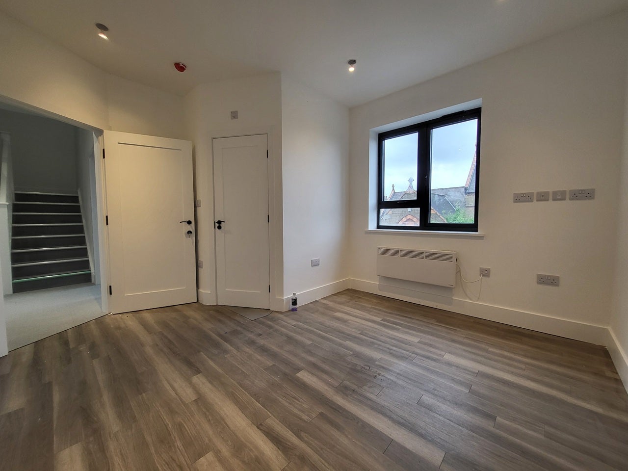 Room Thornhill Avenue in Greater London