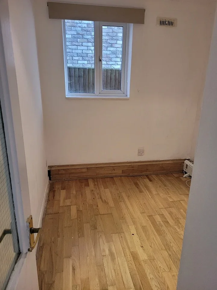 Flat Dagmar Road in Greater London