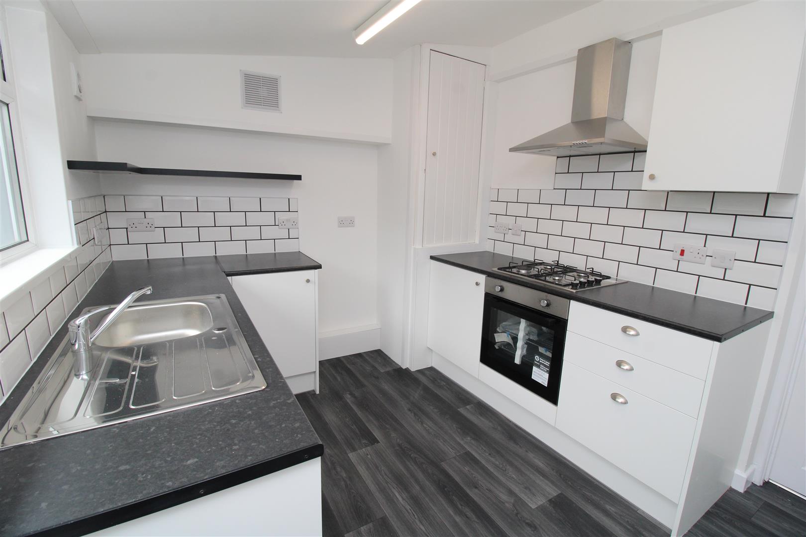 Flat Edmondes Street in Tylorstown