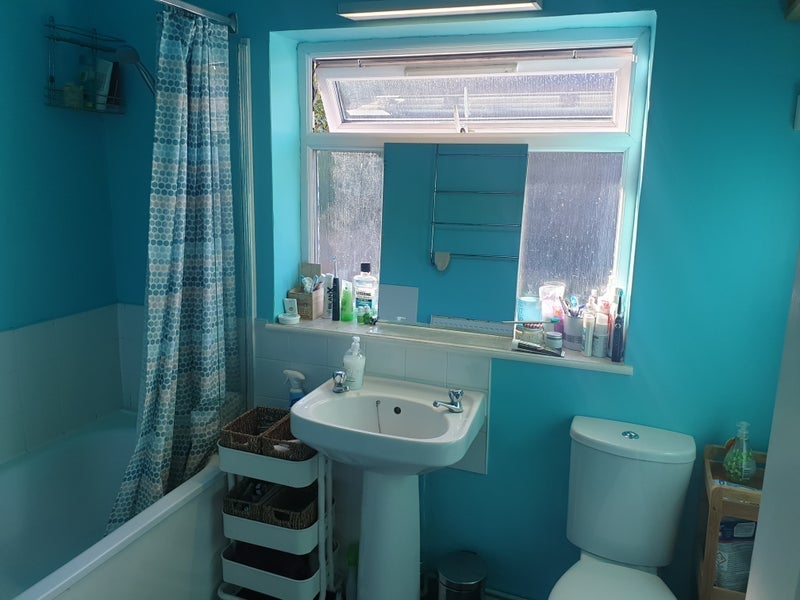 Room Selby Road in Greater London