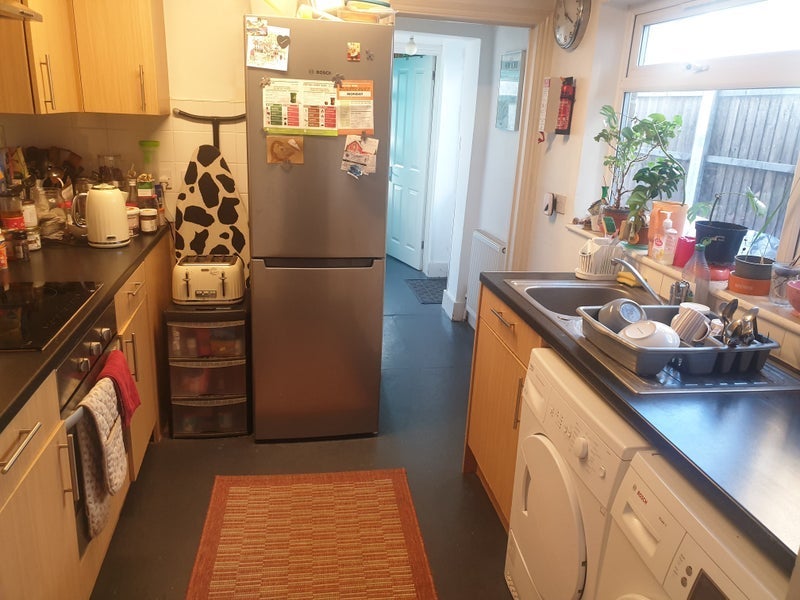 Room Selby Road in Greater London