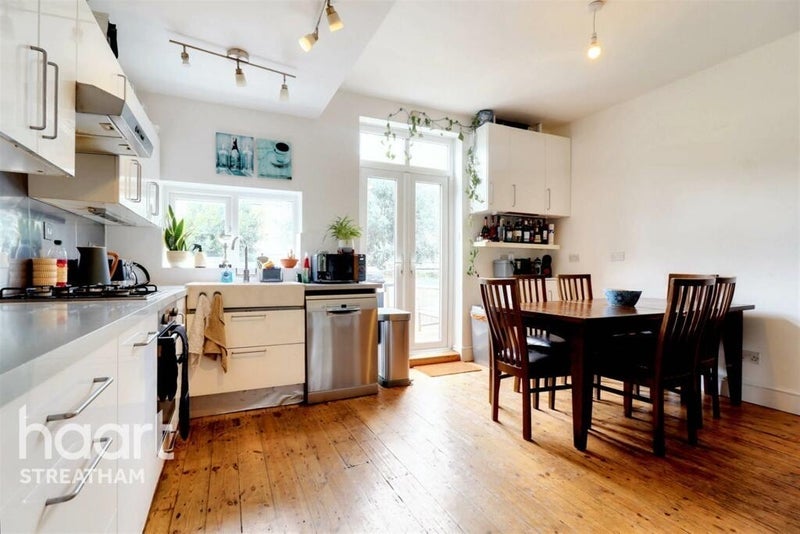 Room Gassiot Road in Greater London