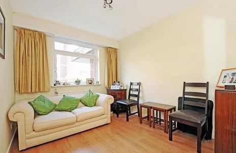 Flat Sheen Road in Greater London