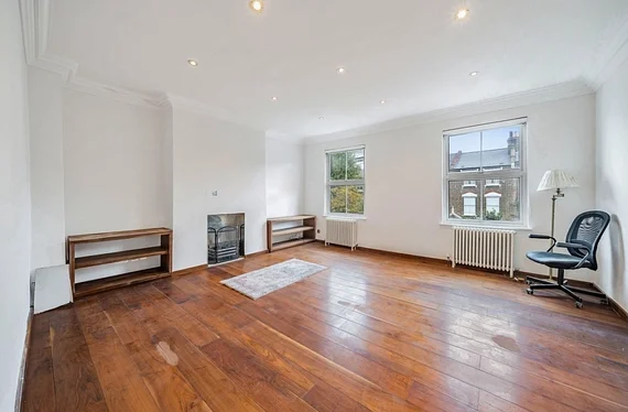 Flat Highbury Hill in Greater London