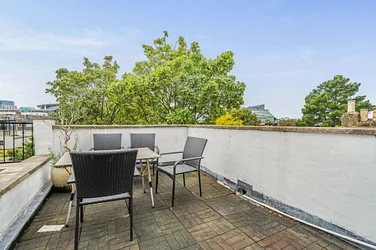 Flat Highbury Hill in Greater London