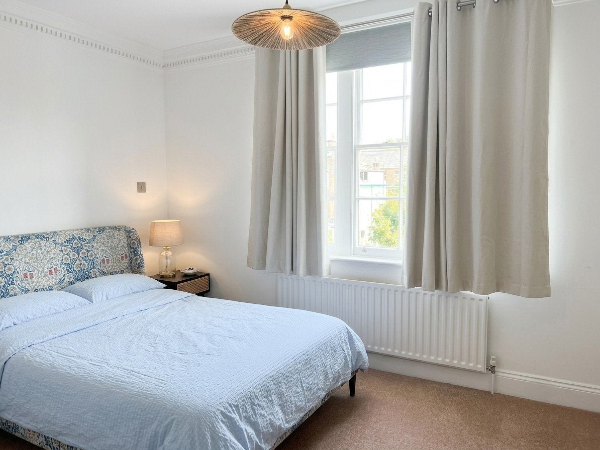 Flat Albert Terrace in Greater London