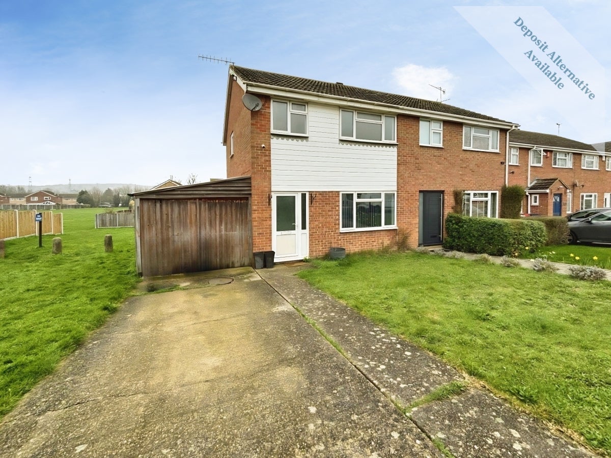 House Field Avenue in Canterbury