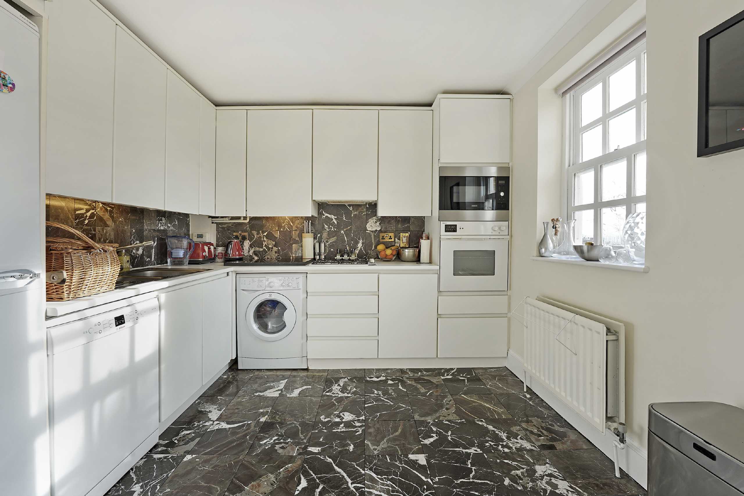 Flat Denmark Avenue in Greater London