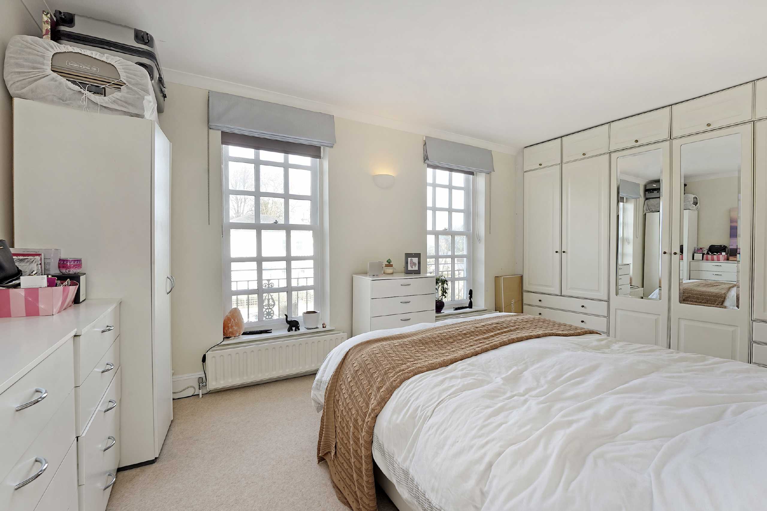 Flat Denmark Avenue in Greater London