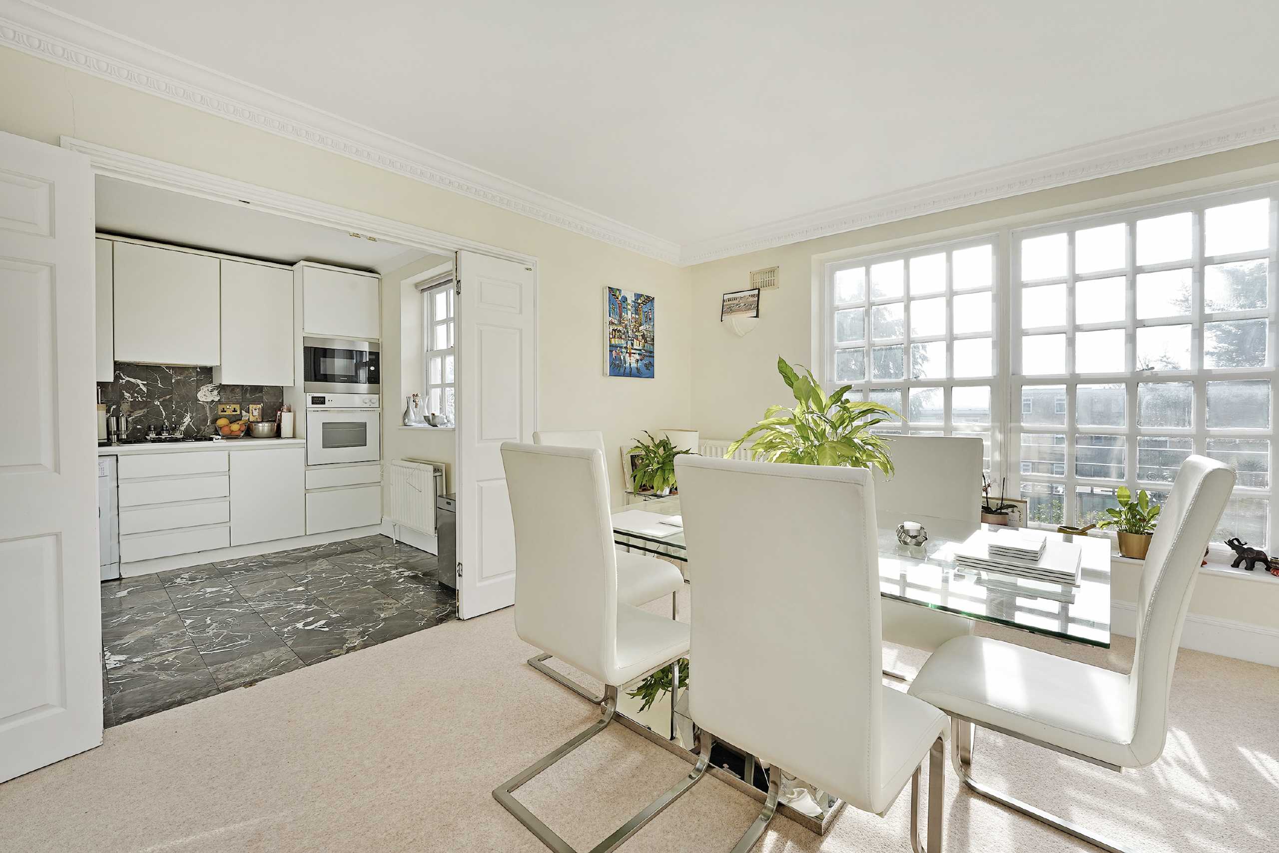 Flat Denmark Avenue in Greater London