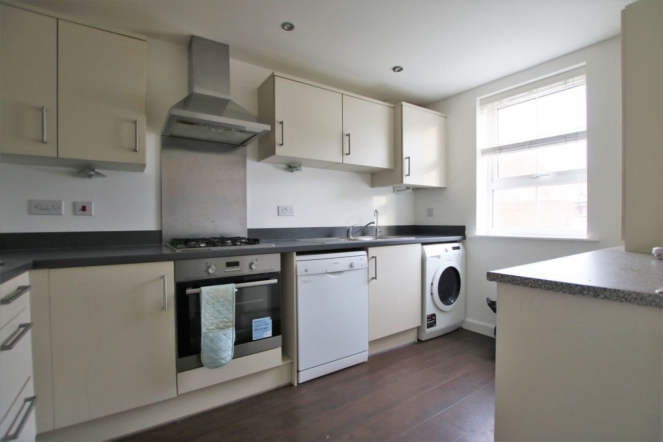House Windsor Crescent in Wokingham