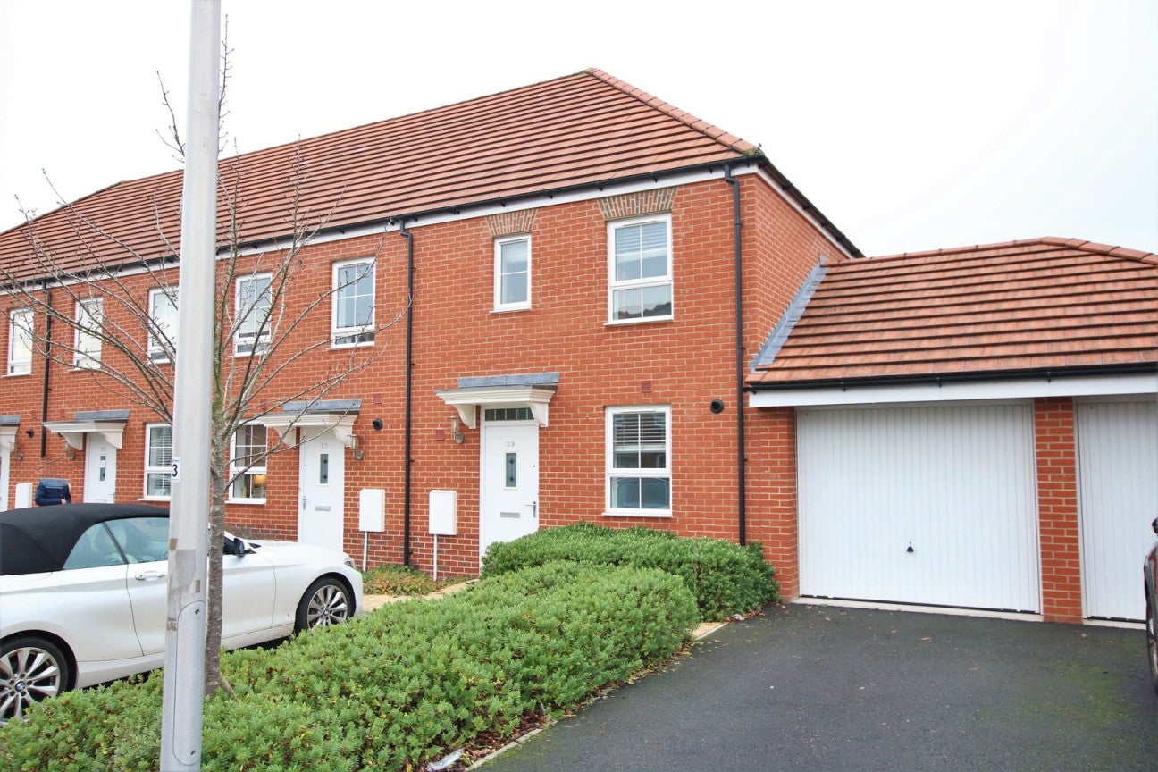 House Windsor Crescent in Wokingham
