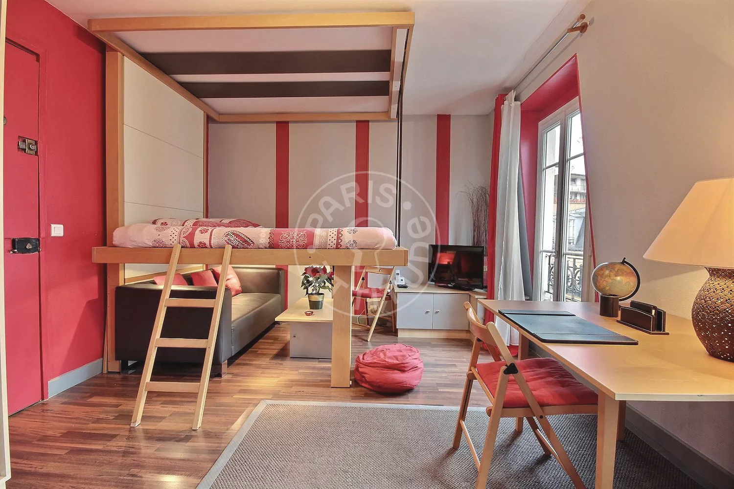 Flat Rue de l'Amiral Roussin in Paris