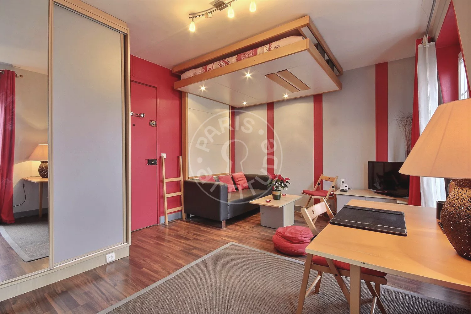 Flat Rue de l'Amiral Roussin in Paris