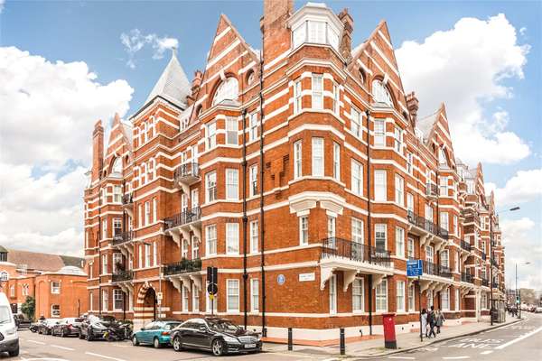 Flat Hammersmith Road in Greater London