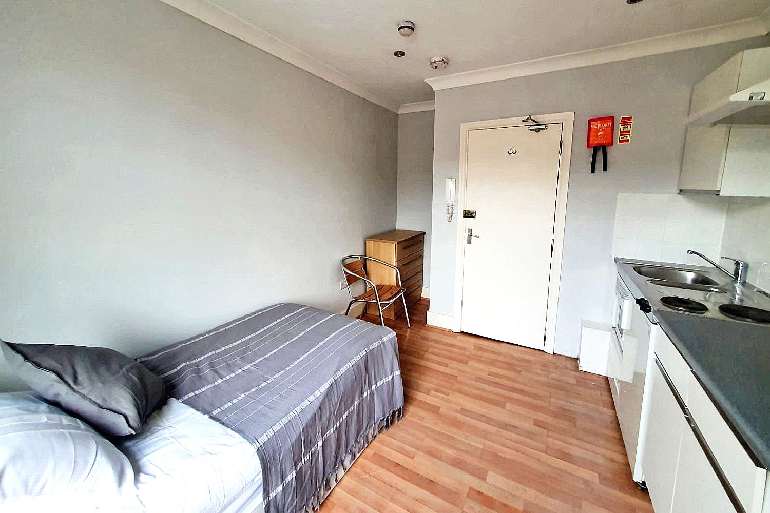 Room Cheniston Gardens in Greater London