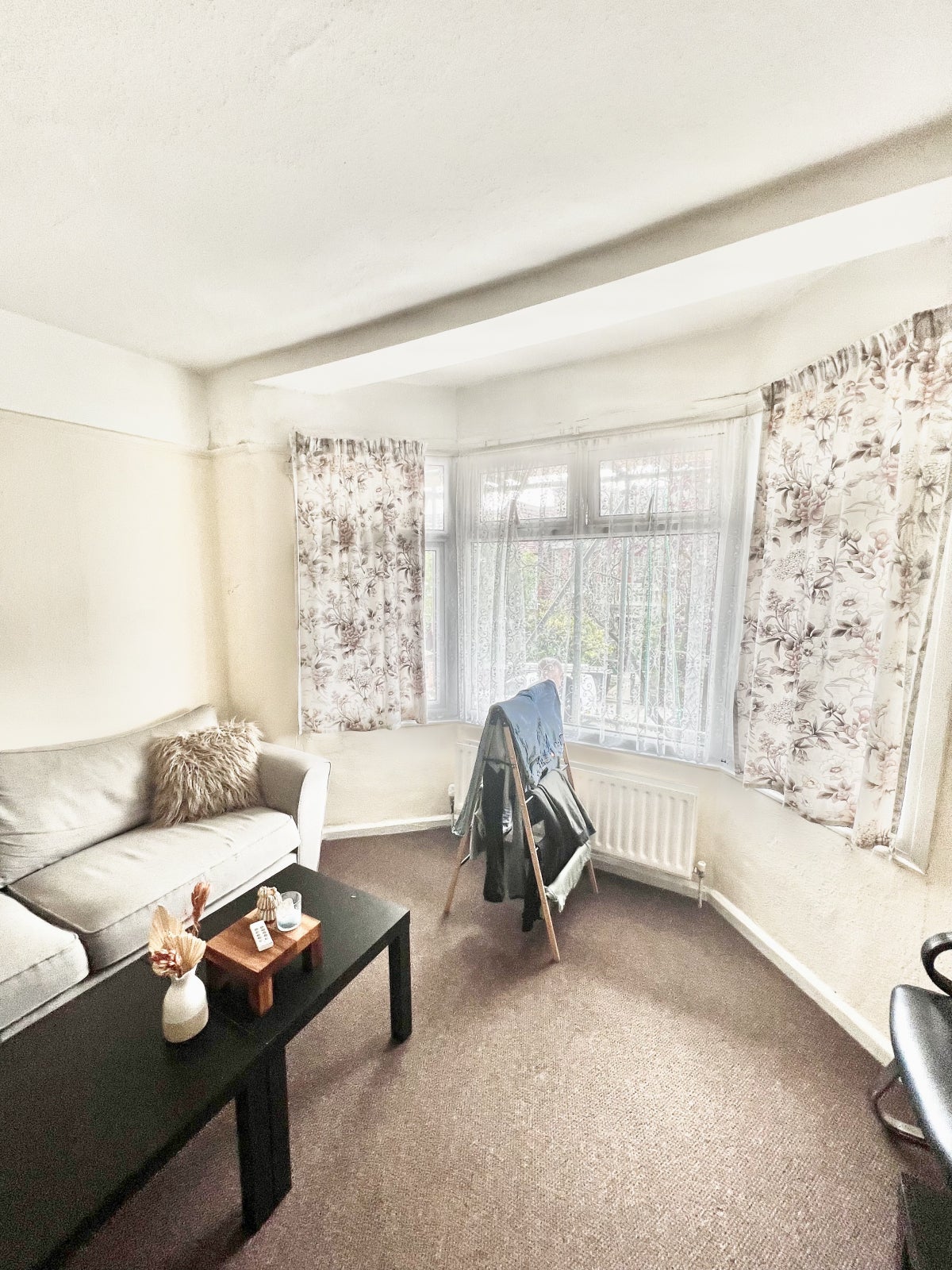 Flat Woodside Road in Greater London