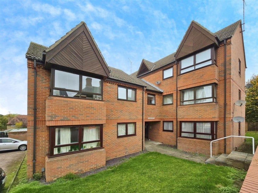 Flat North Street in Rushden