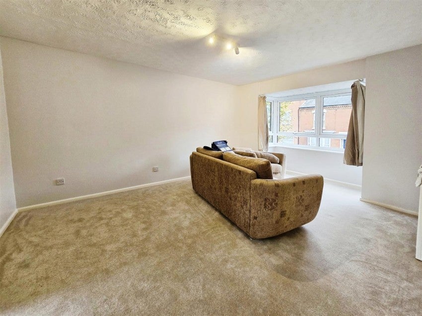 Flat North Street in Rushden