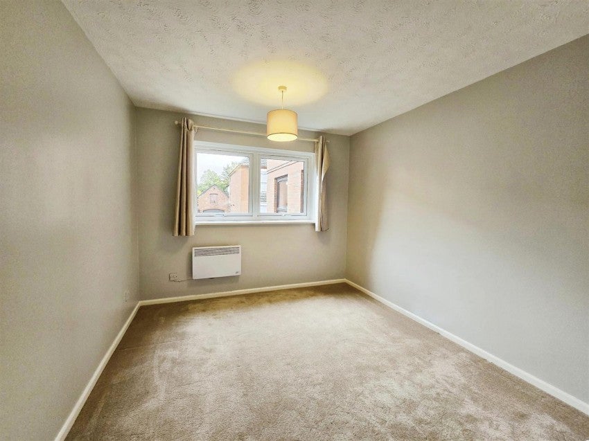 Flat North Street in Rushden