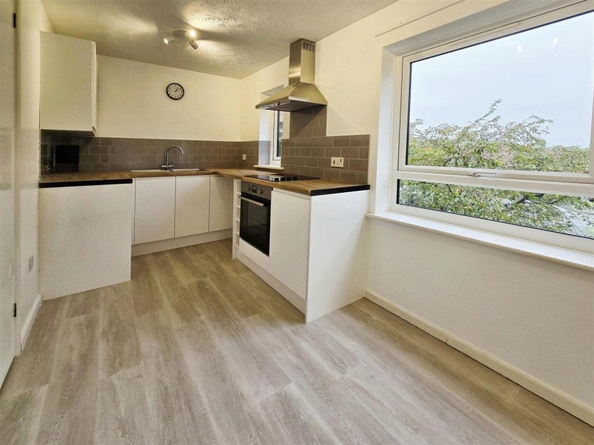Flat North Street in Rushden