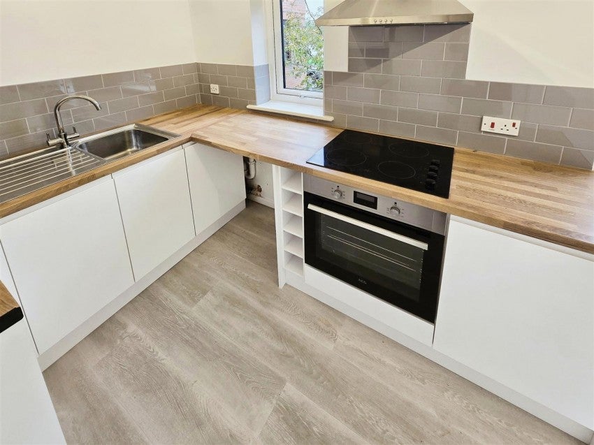 Flat North Street in Rushden