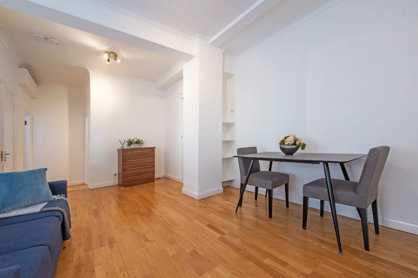 Flat Warren Street in Greater London