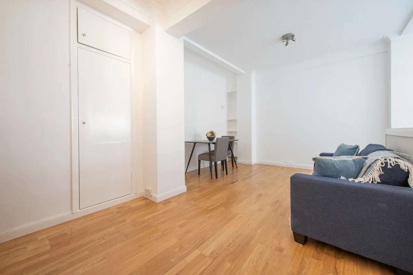 Flat Warren Street in Greater London