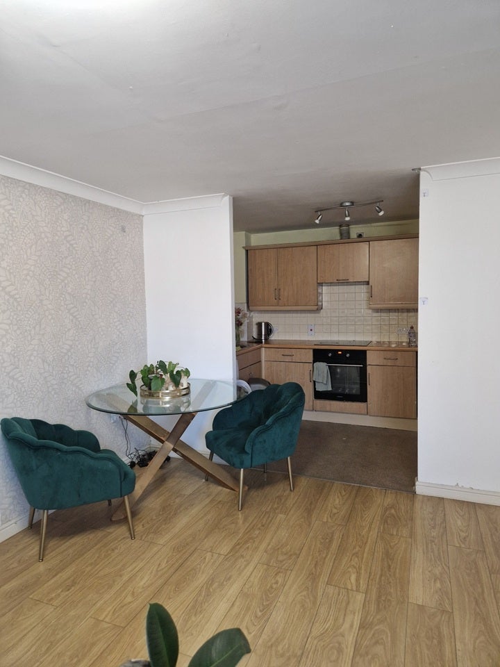 Flat Goresbrook Road in Greater London
