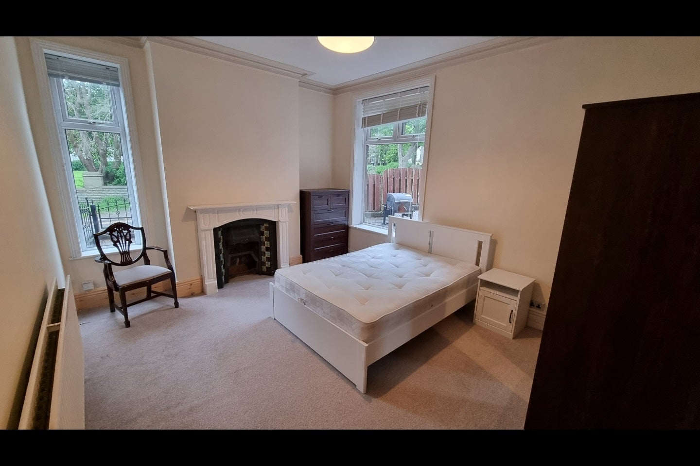 Room Carver Avenue in Bury