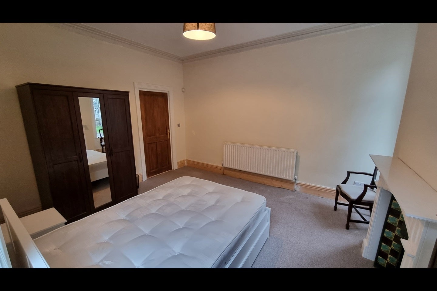 Room Carver Avenue in Bury
