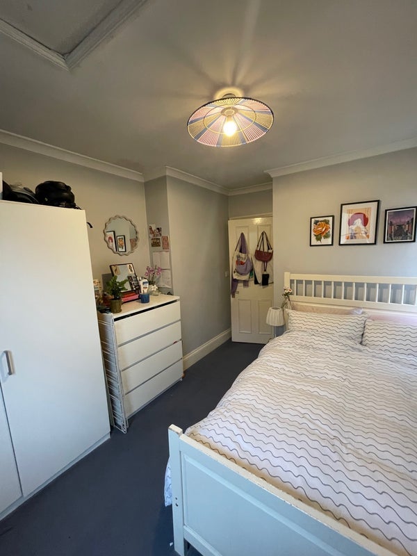 Room Landor Road in Greater London