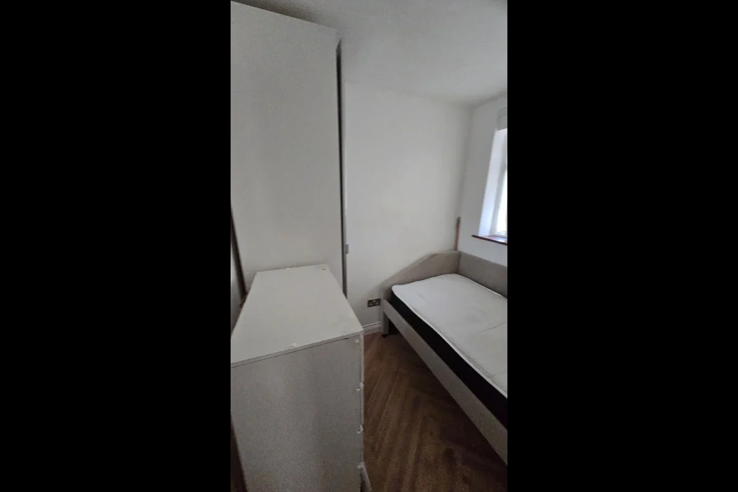 Room Pasteur Gardens in Greater London