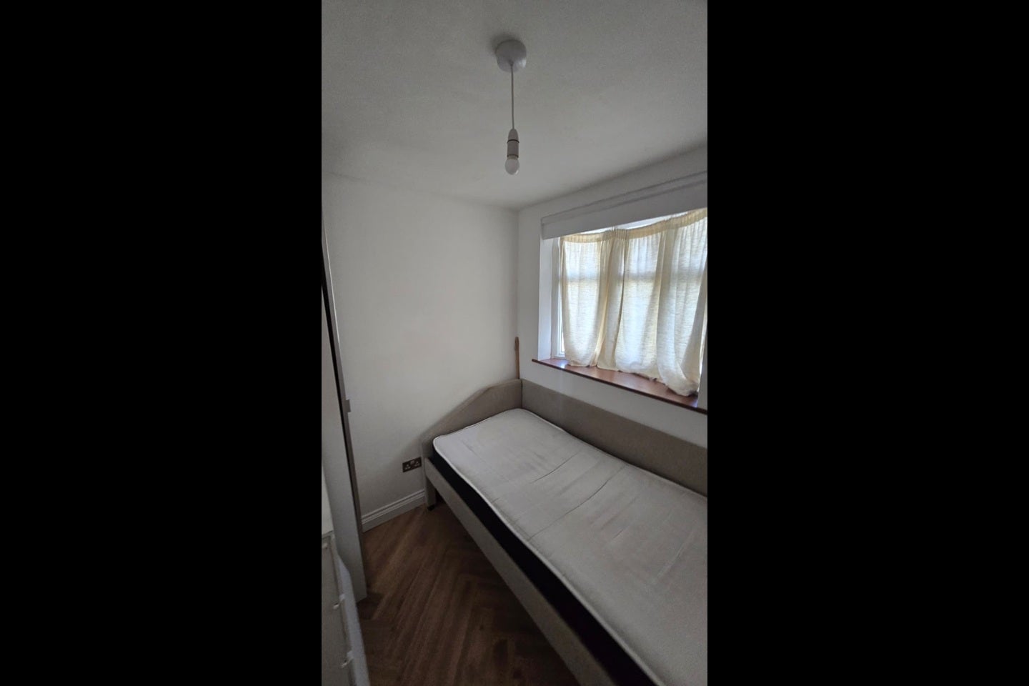 Room Pasteur Gardens in Greater London