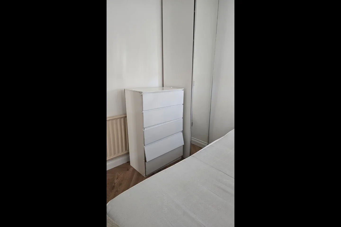 Room Pasteur Gardens in Greater London