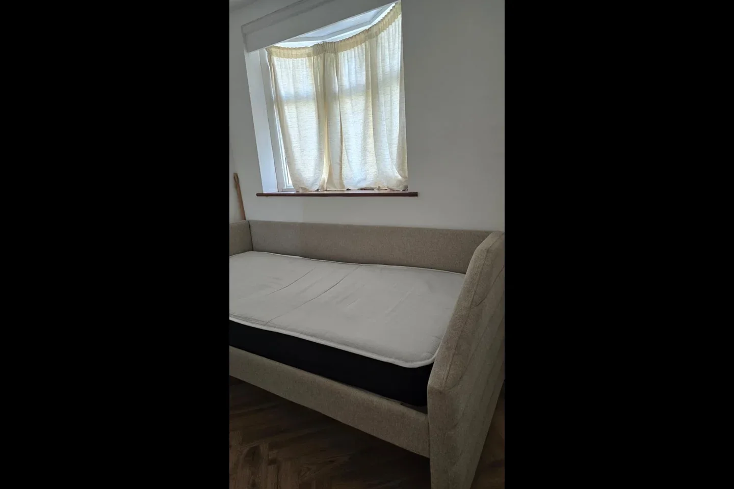 Room Pasteur Gardens in Greater London