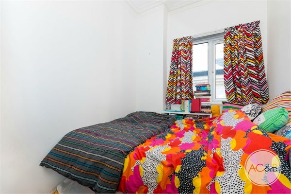 Flat Ewelme Road in Greater London