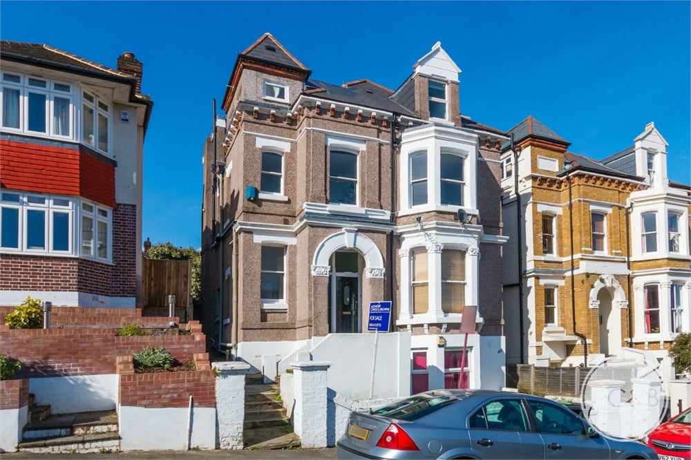 Flat Ewelme Road in Greater London