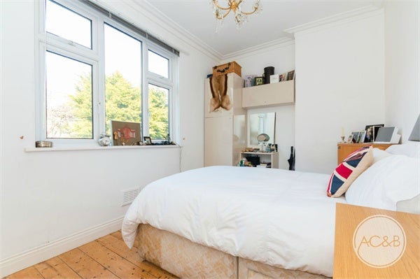 Flat Ewelme Road in Greater London